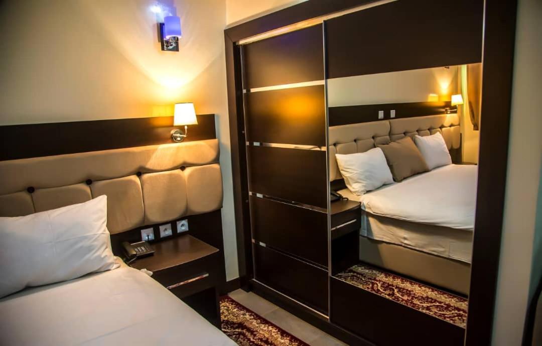 Hotel Univers 3 Aeroport Luxe Niamey Eksteriør bilde