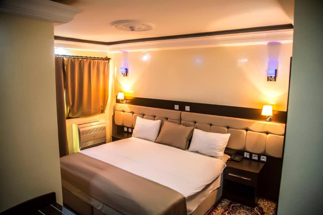 Hotel Univers 3 Aeroport Luxe Niamey Eksteriør bilde
