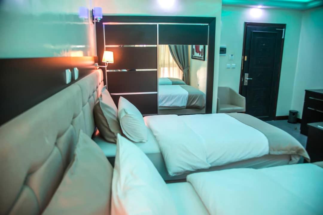 Hotel Univers 3 Aeroport Luxe Niamey Eksteriør bilde