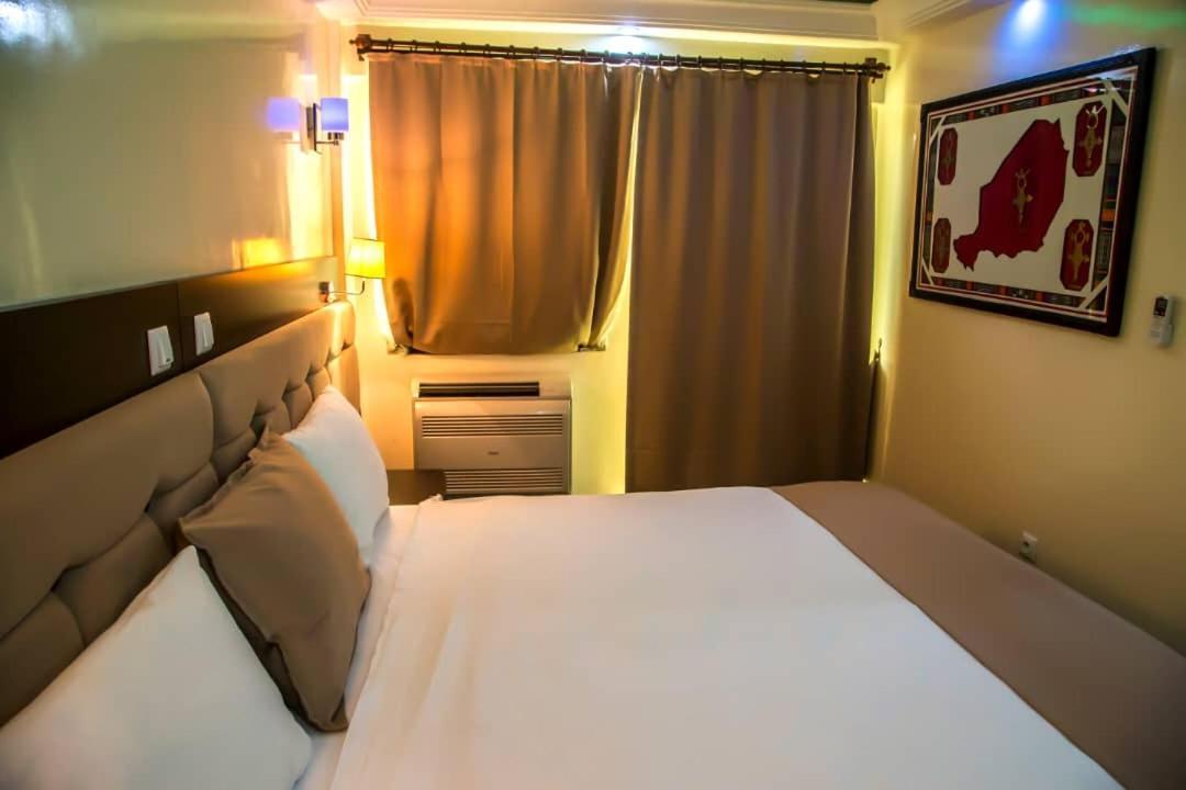 Hotel Univers 3 Aeroport Luxe Niamey Eksteriør bilde